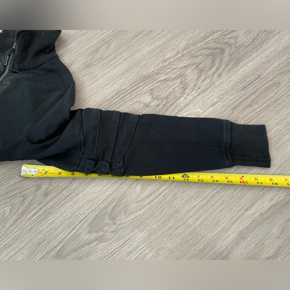 LULULEMON Charcoal Grey Zip up Jacket w/accordion elbows & logo shoulder. - Picture 11 of 12